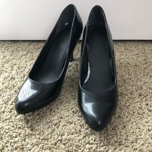 UNIQLO enamel heel